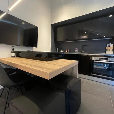 2 Bedroom Penthouse Διαμέρισμα *