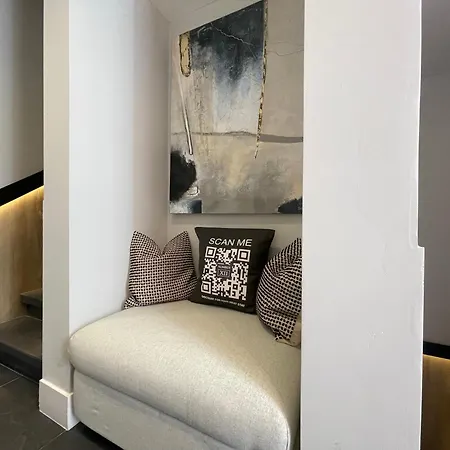 2 Bedroom Penthouse Apartman