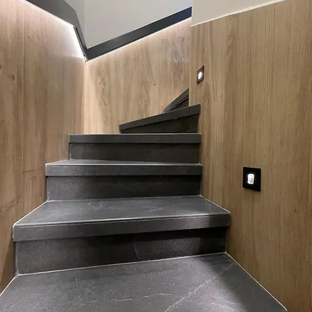 2 Bedroom Penthouse Όλμπια