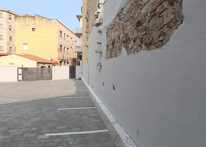 2 Bedroom Penthouse Apartment *