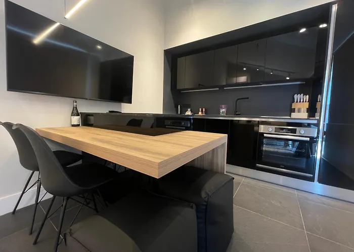 2 Bedroom Penthouse Apartment *