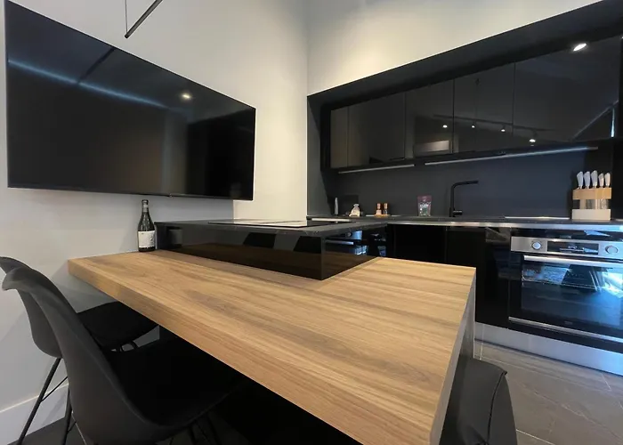 Apartment 2 Bedroom Penthouse *